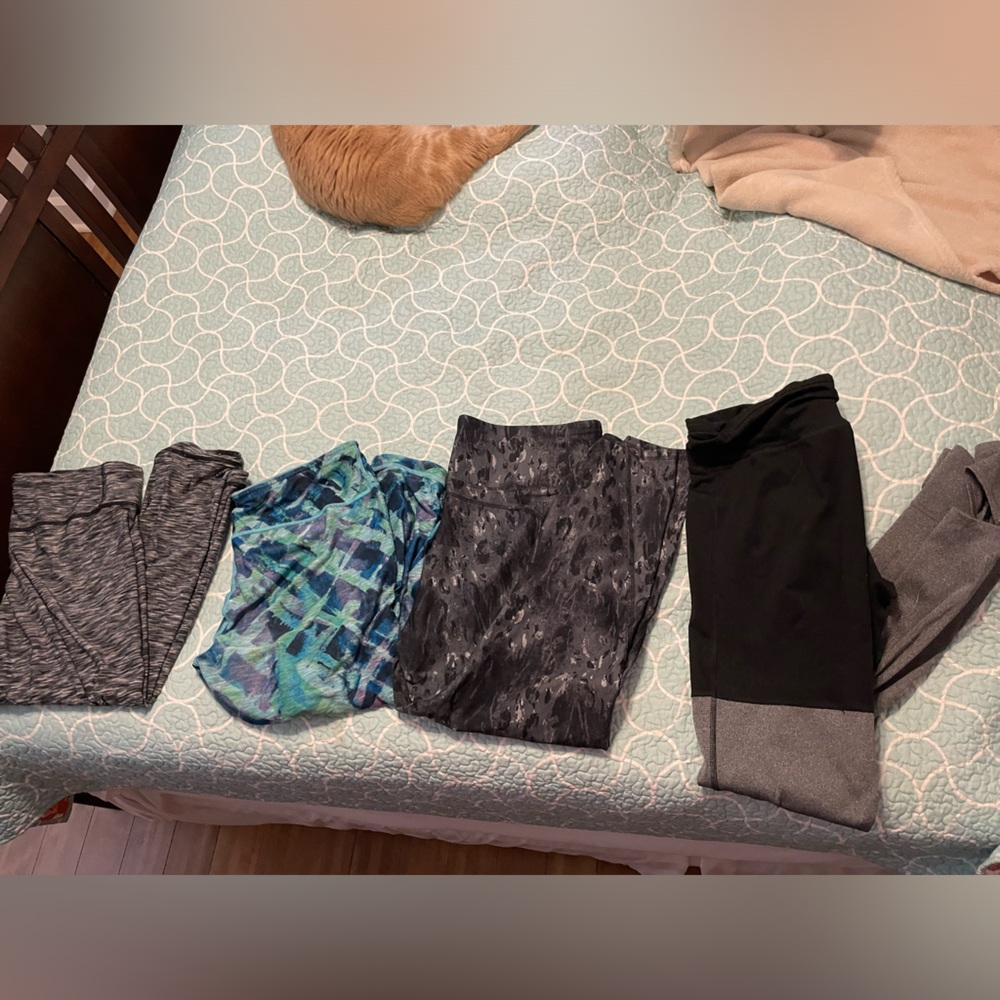 4 pair of leggings